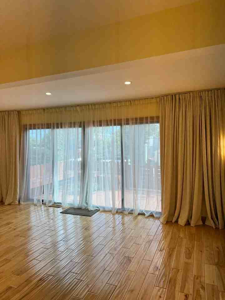 341 Riverdale Dr - Photo 3 of 48