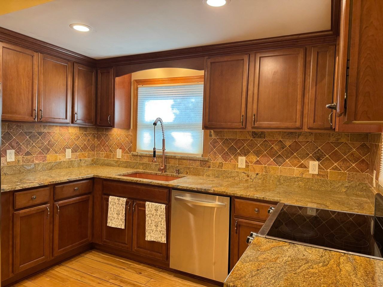 341 Riverdale Dr - Photo 5 of 48