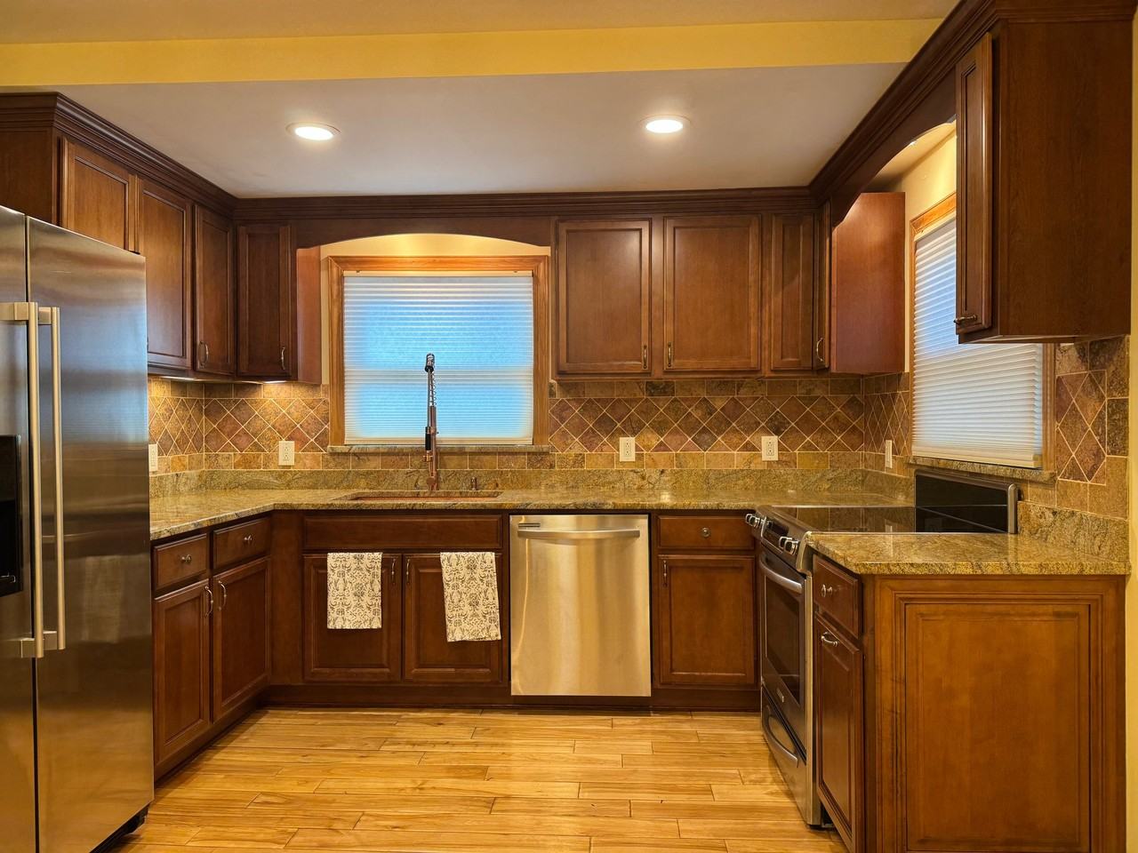341 Riverdale Dr - Photo 6 of 48
