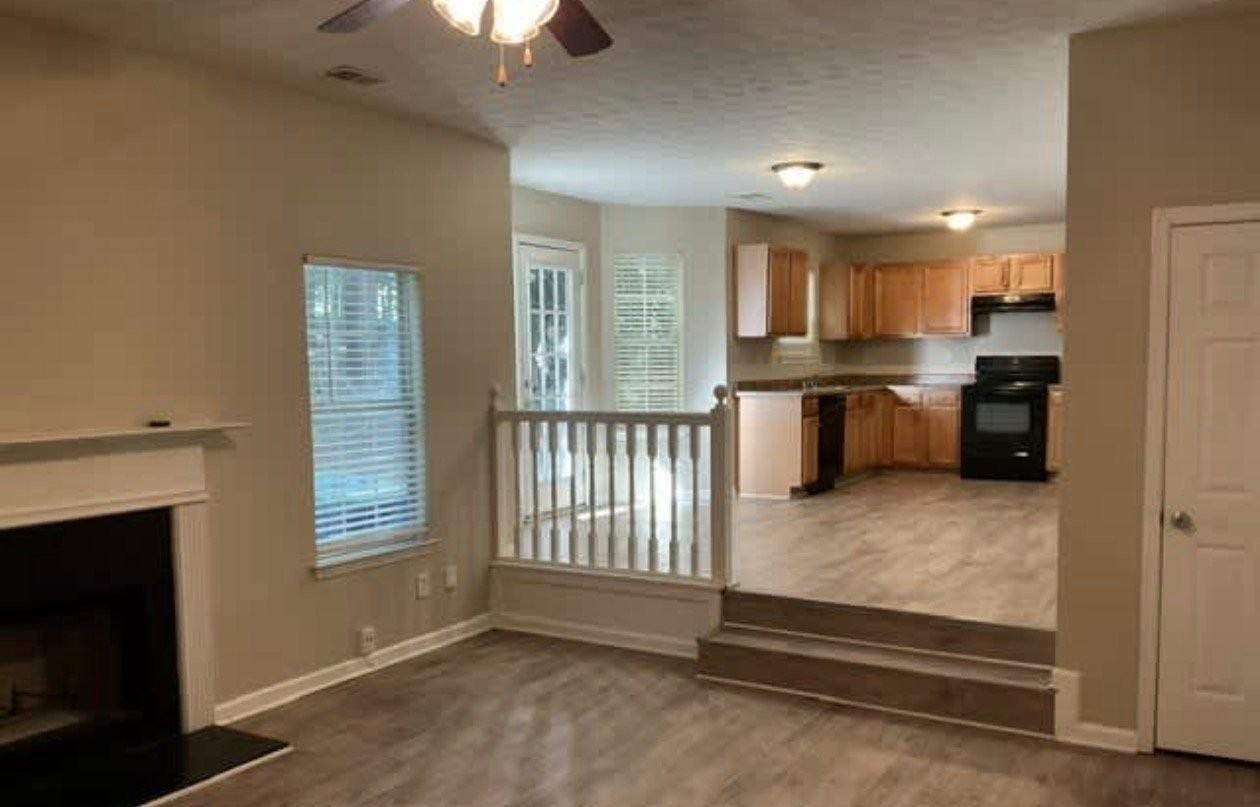 201 Laura Cir - Photo 2 of 9