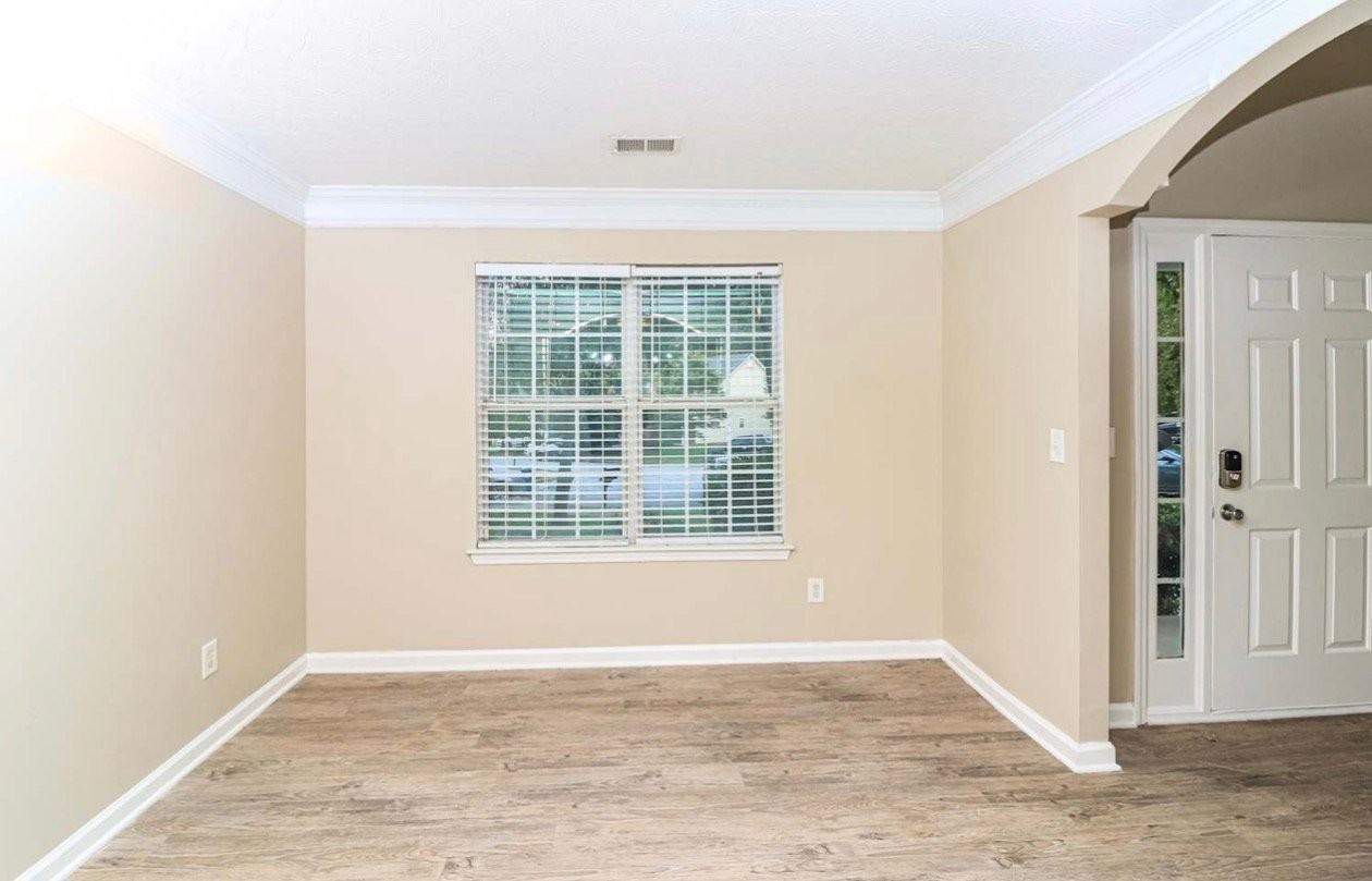 201 Laura Cir - Photo 3 of 9