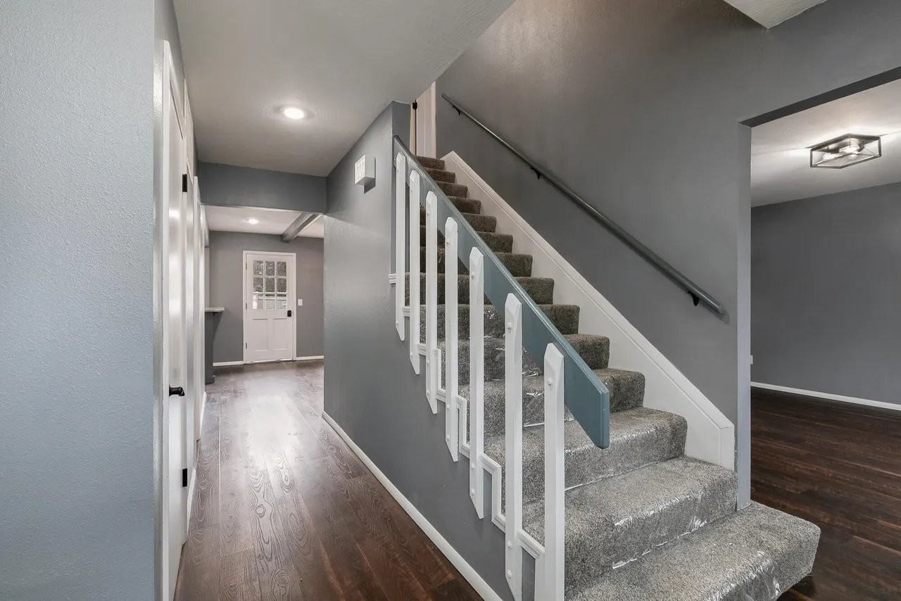 1315 S Oak Run Pl - Photo 2 of 20