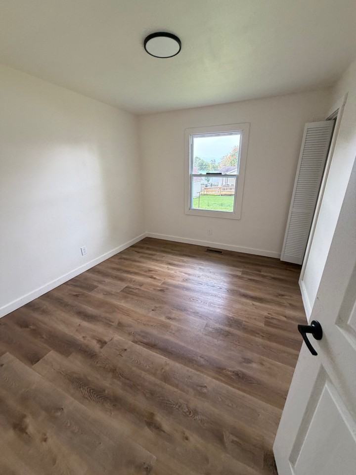 514 24th St - Photo 5 of 14