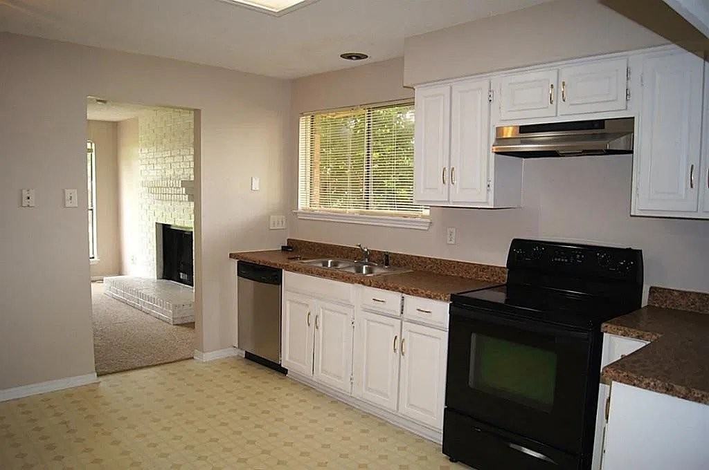 10102 Inwood Shadows St - Photo 4 of 9