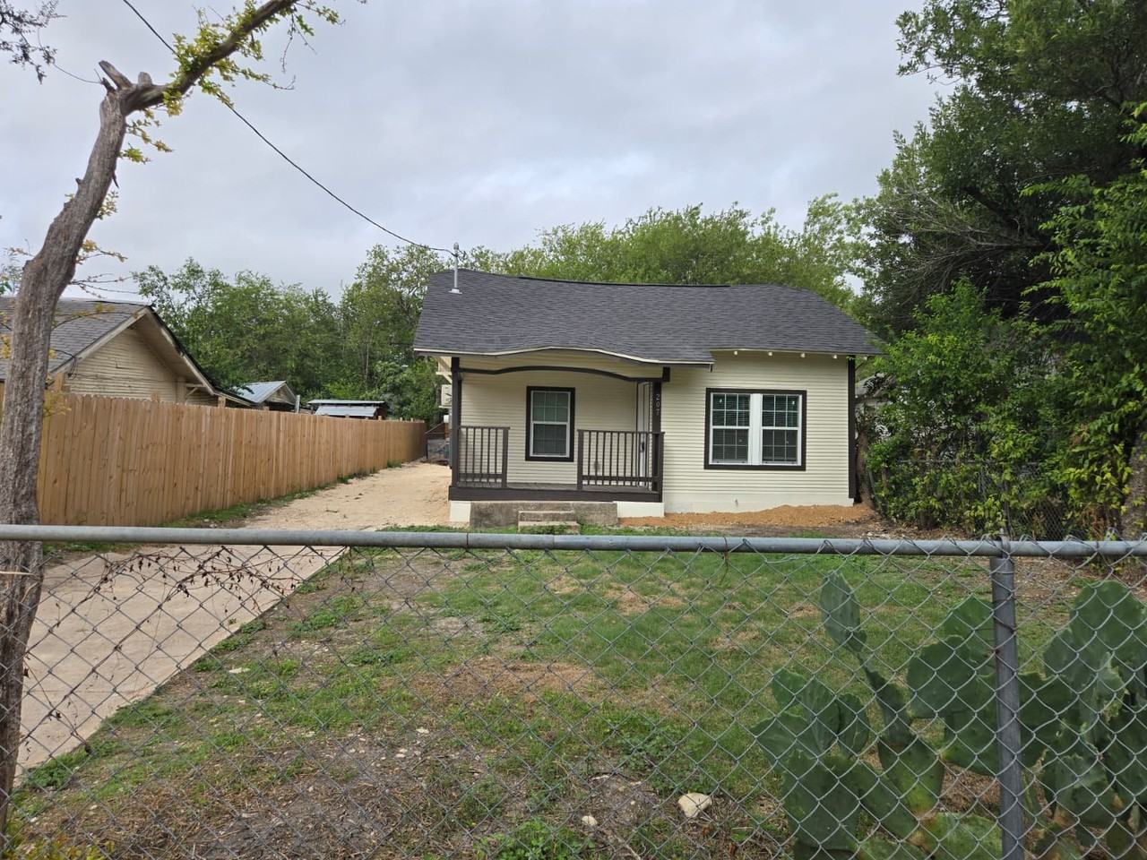 207 Goodrich - Photo 2 of 15