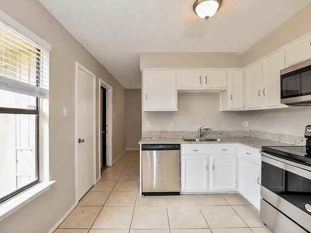 6533 Perry St - Photo 2 of 6