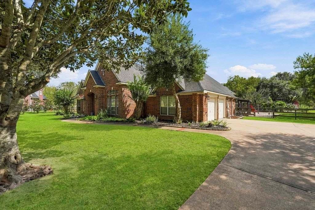 4426 Thaddeus Ct - Photo 4 of 47
