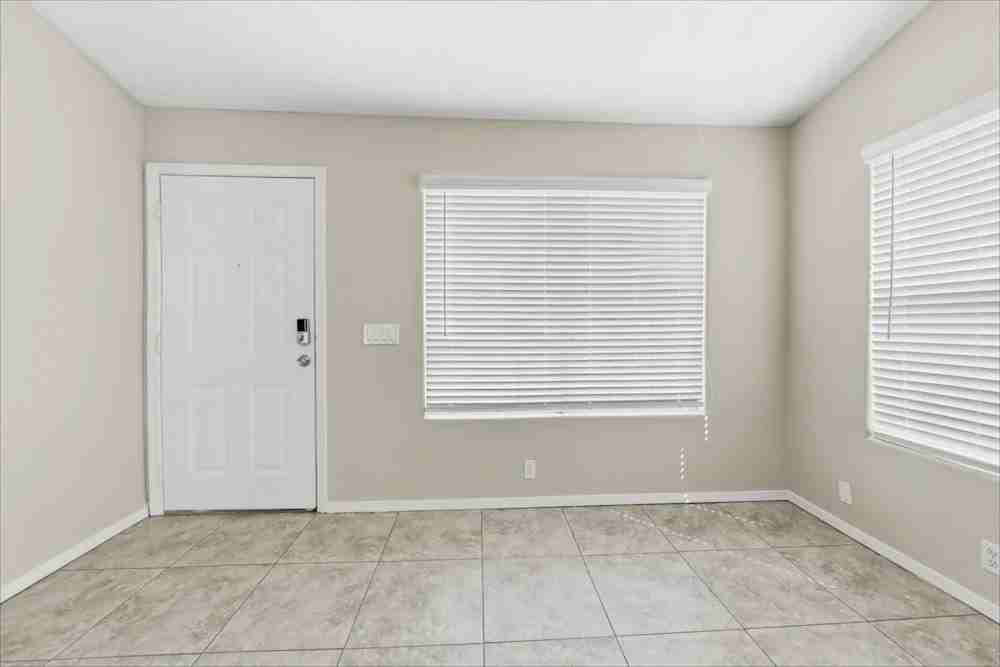 8012 W Stella Ave - Photo 2 of 15