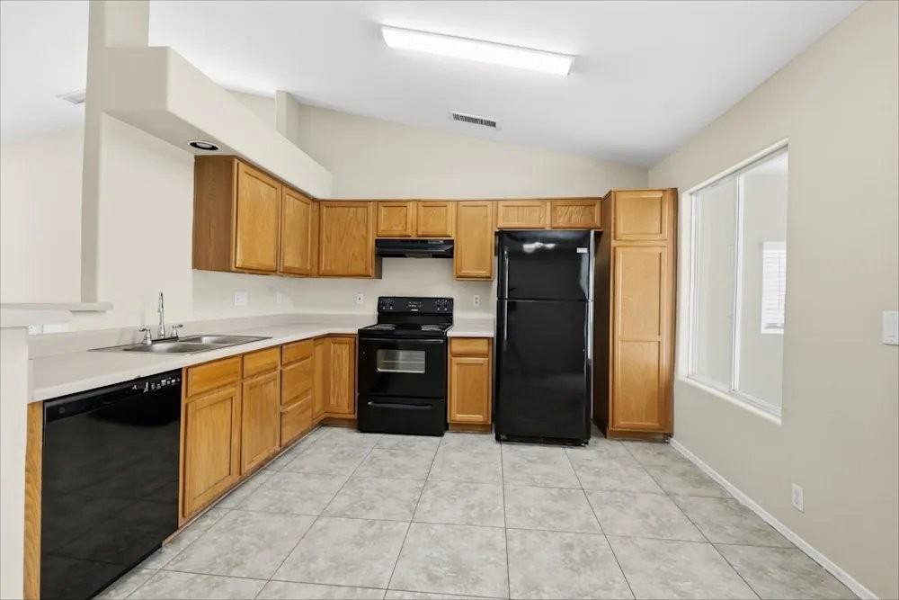 8012 W Stella Ave - Photo 6 of 15