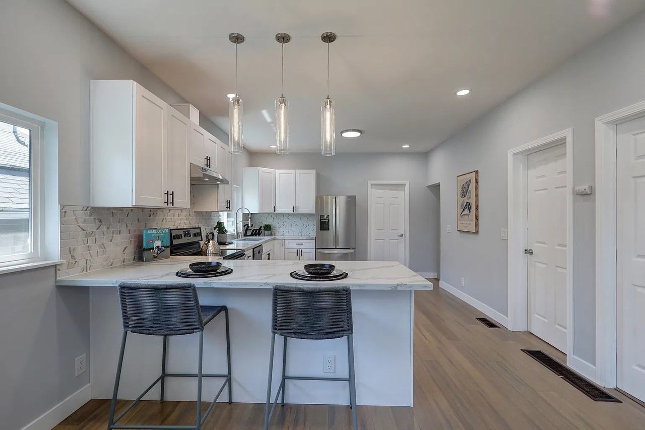 724 4th St Se - Photo 4 of 19