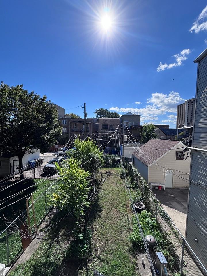 2145 W Potomac Ave #2 - Photo 5 of 12