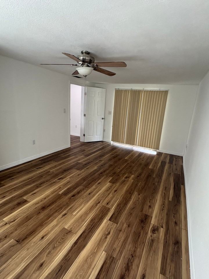7448 Holly Lake Ln - Photo 3 of 11