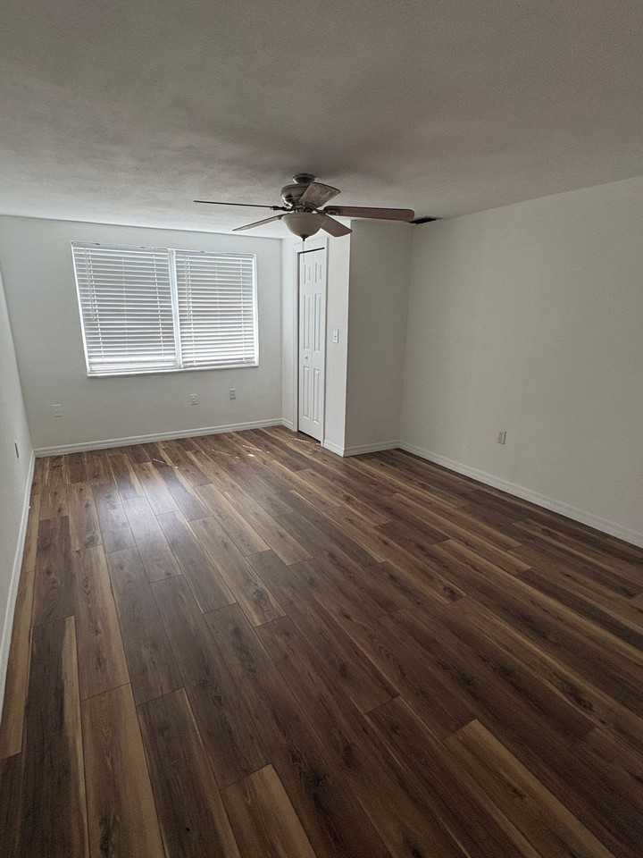 7448 Holly Lake Ln - Photo 5 of 11