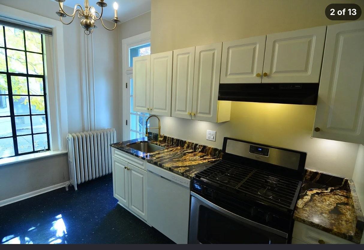 1129 N Pearl St #1 - Photo 4 of 15