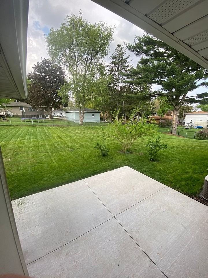 721 W 14th St - Photo 2 of 15