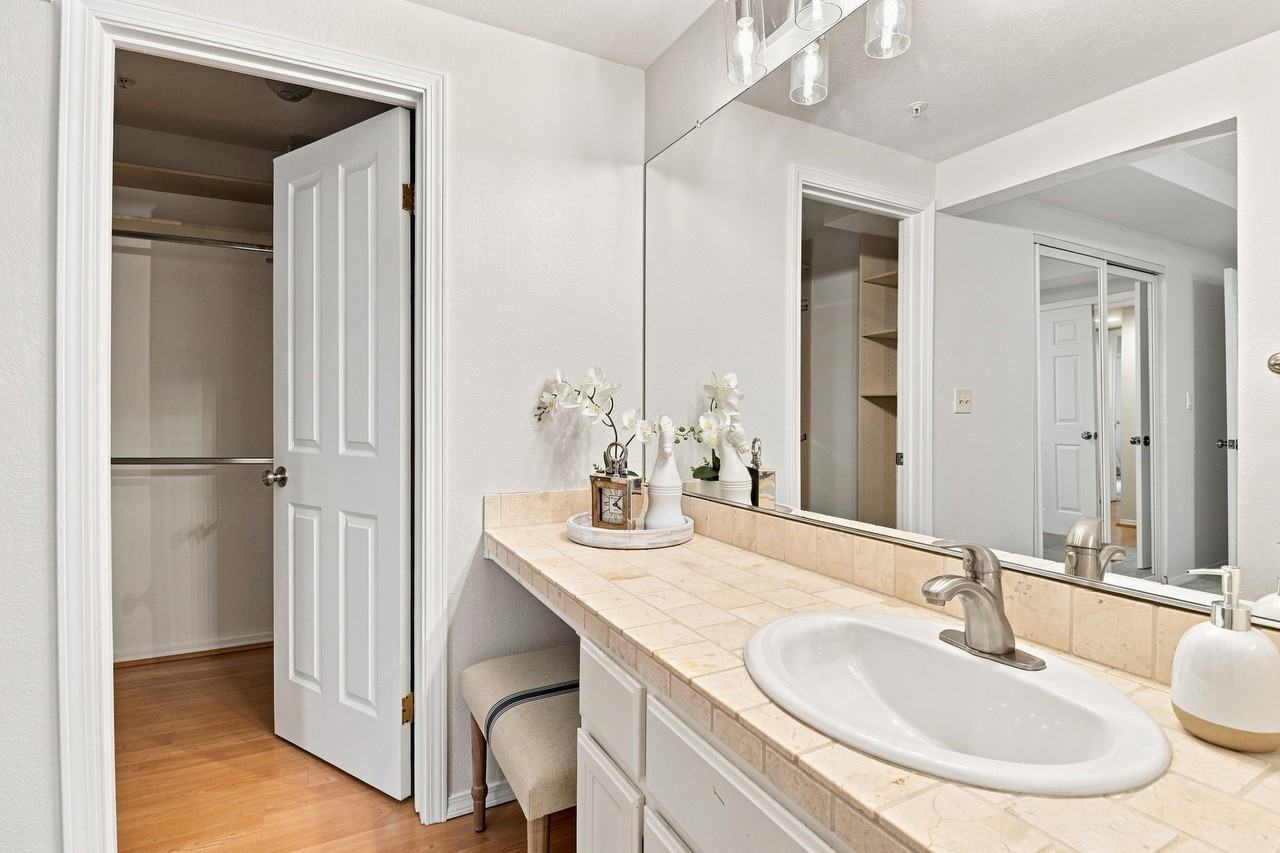 1122 Woodside Rd - Photo 6 of 20