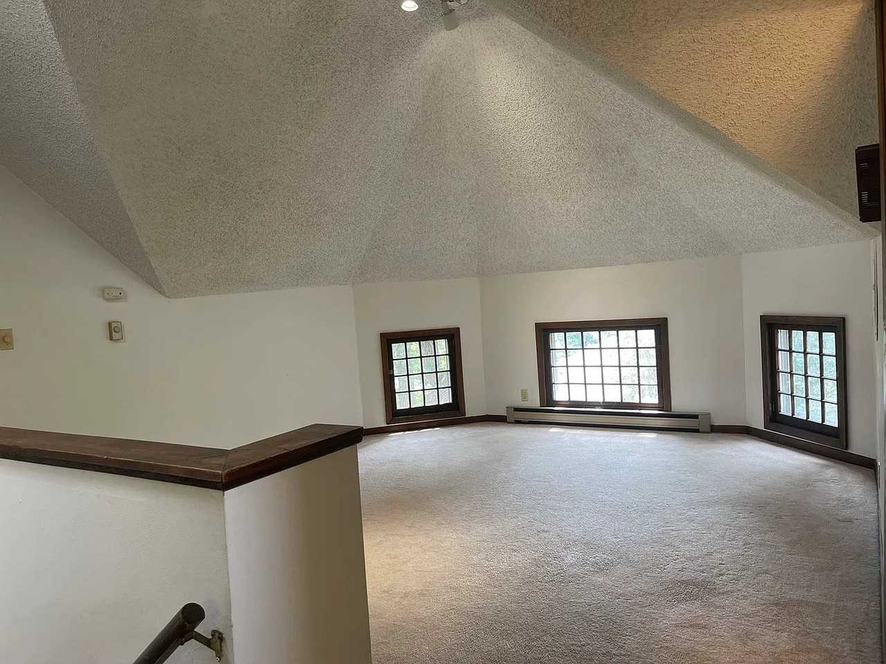 1175 S Batavia Ave #3 - Photo 5 of 10
