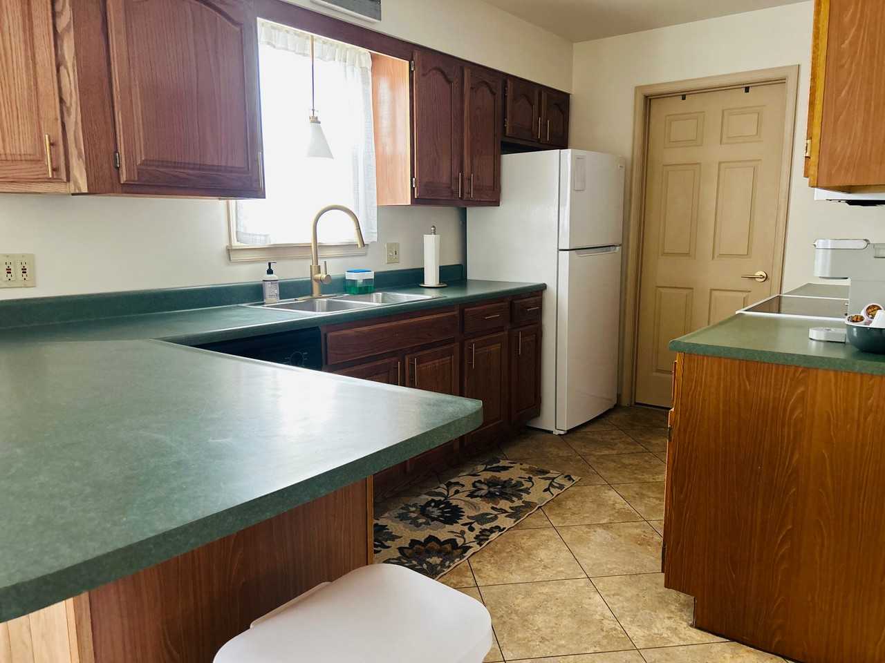 401 Pine St - Photo 7 of 15