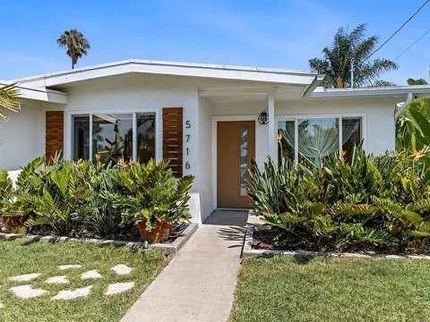 5716 Redwood St - Photo 3 of 15
