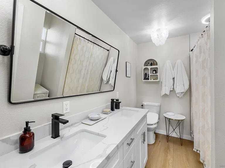 5716 Redwood St - Photo 4 of 15