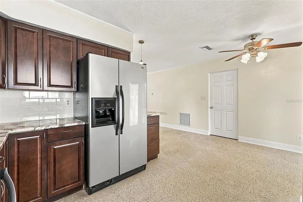 11657 82nd Ter - Photo 7 of 19