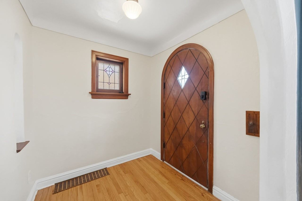 8523 Philo Ave - Photo 4 of 20