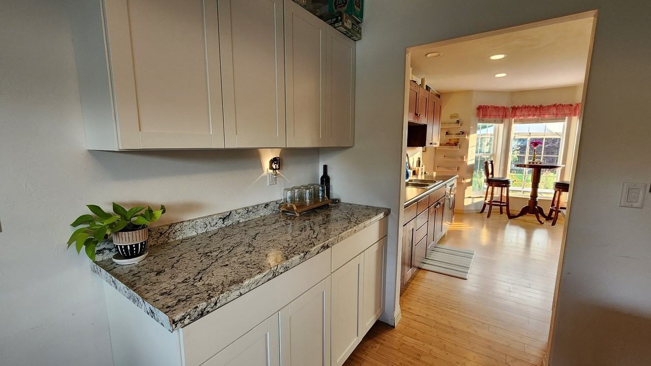 1006 Yellowstone Ave - Photo 3 of 6