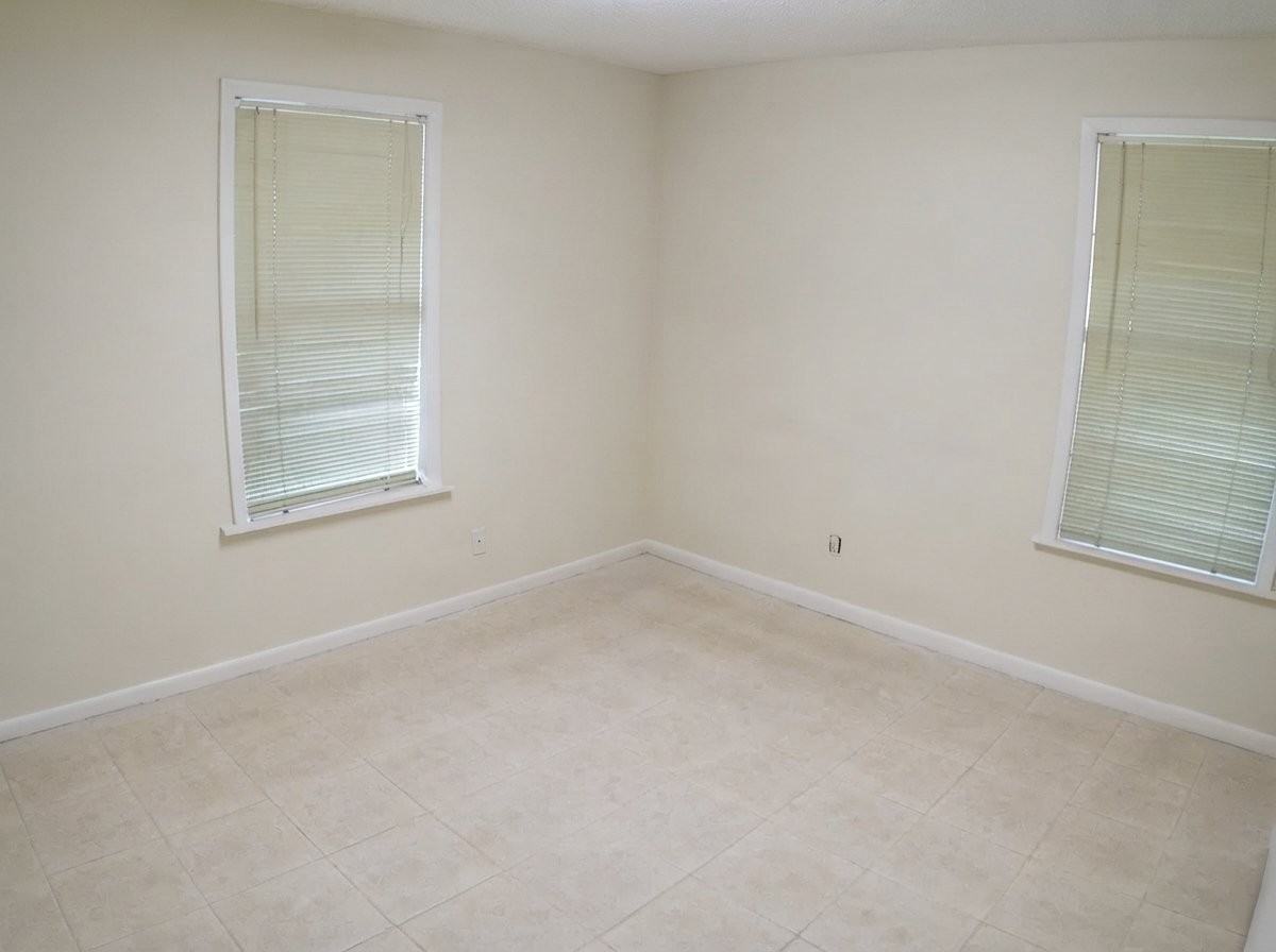 10606 Emnora Ln - Photo 5 of 6