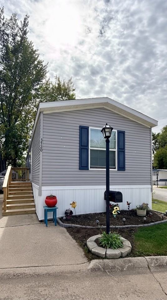 3720 Mercury Ct - Photo 2 of 7
