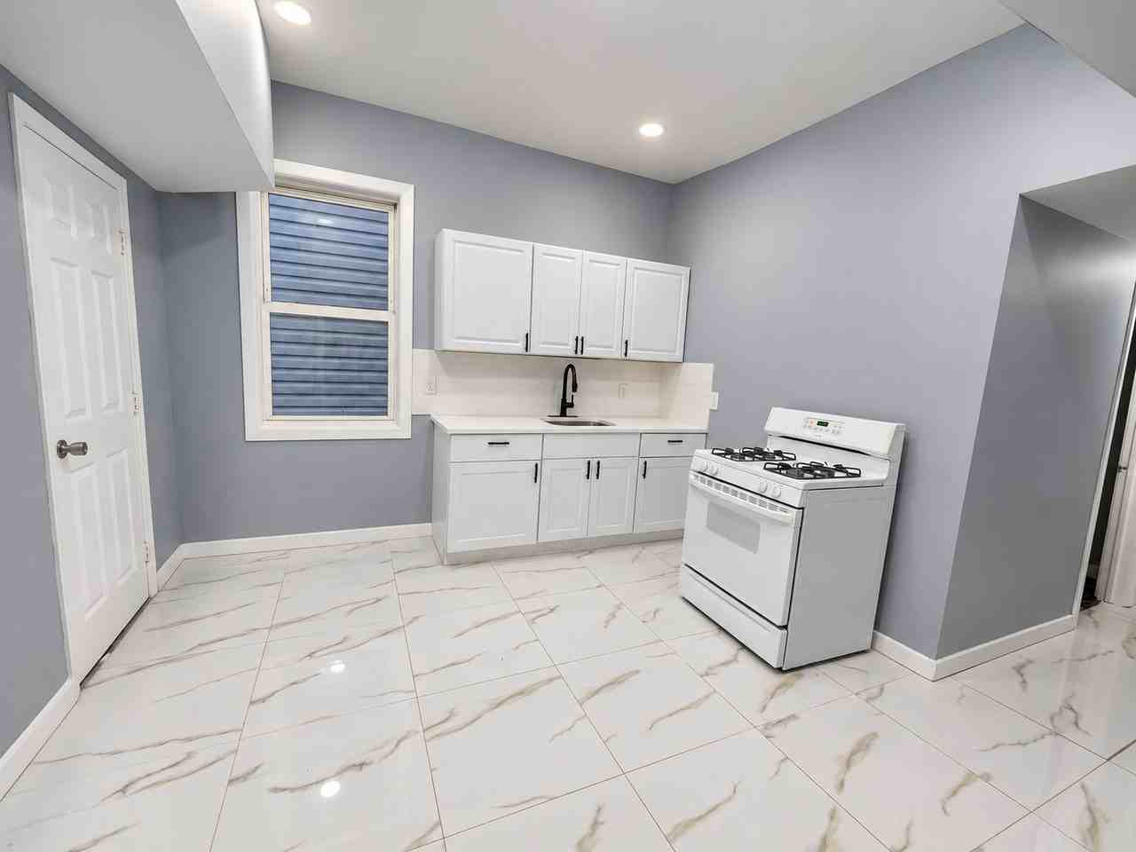 794 Bergen St #1 - Photo 2 of 7