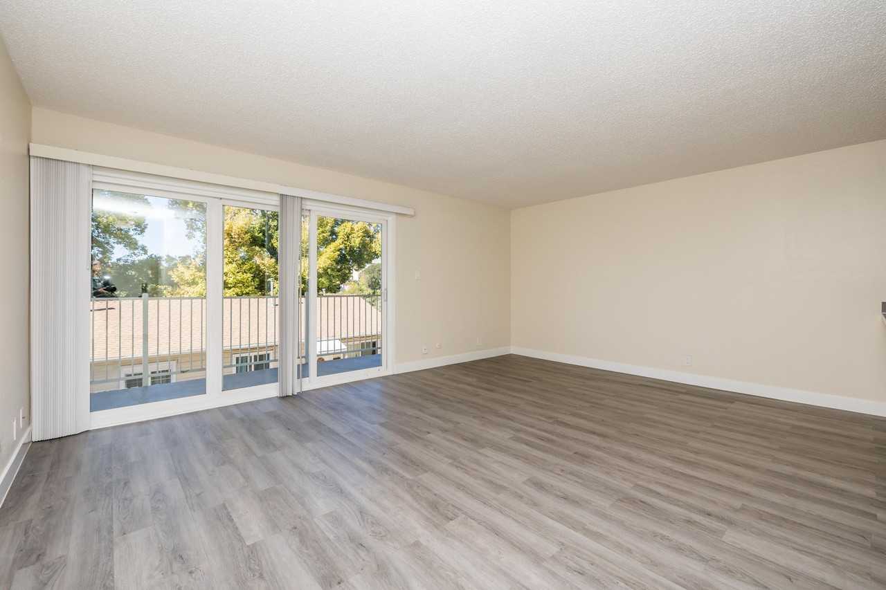 472 Jean - Photo 5 of 31