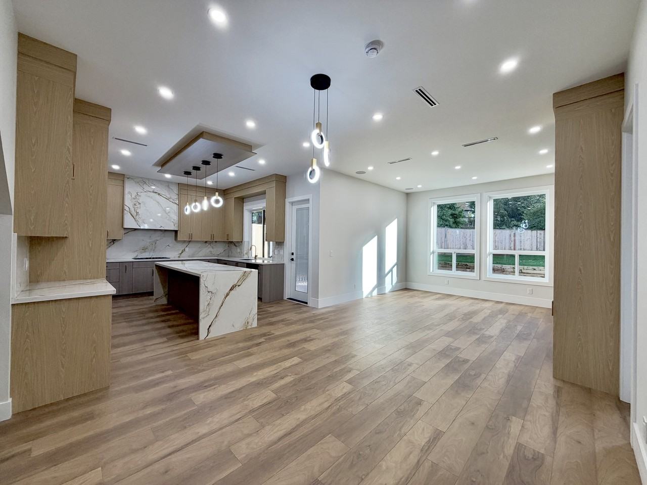 11682 71A Avenue - Photo 3 of 29