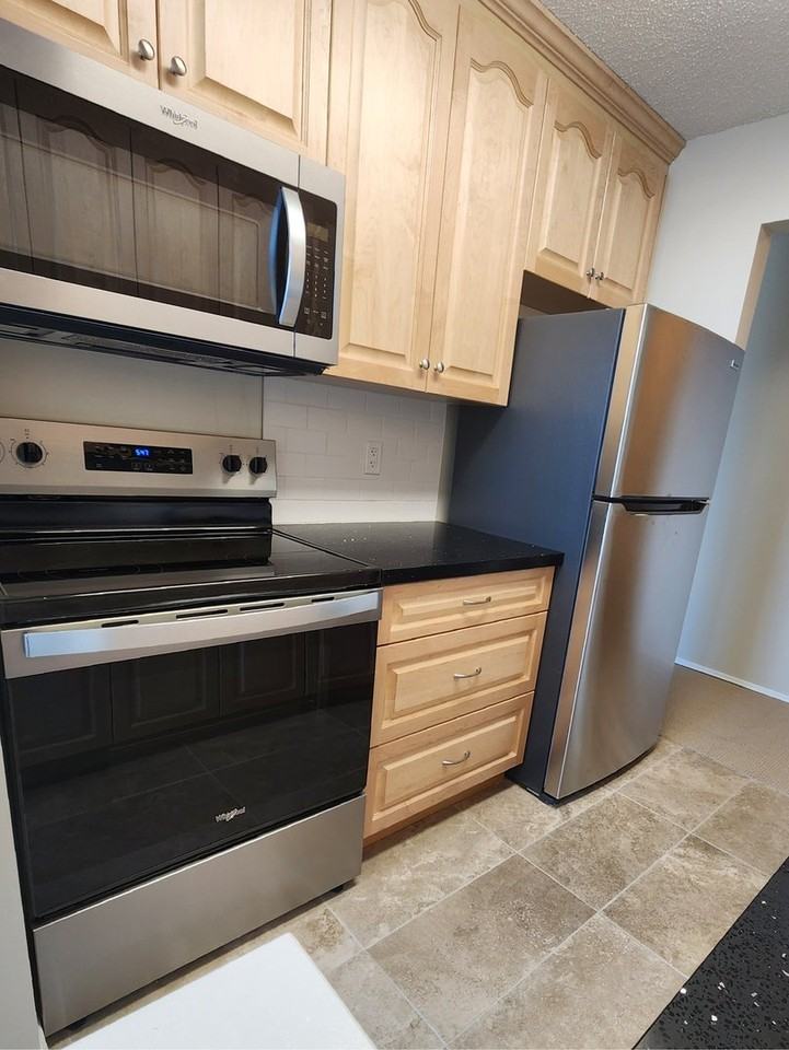 2180 Argyle Ave - Photo 3 of 8