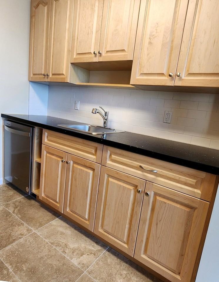 2180 Argyle Ave - Photo 4 of 8
