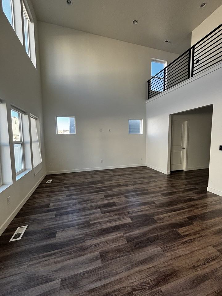 675 E Verdant Dr #1 - Photo 4 of 24