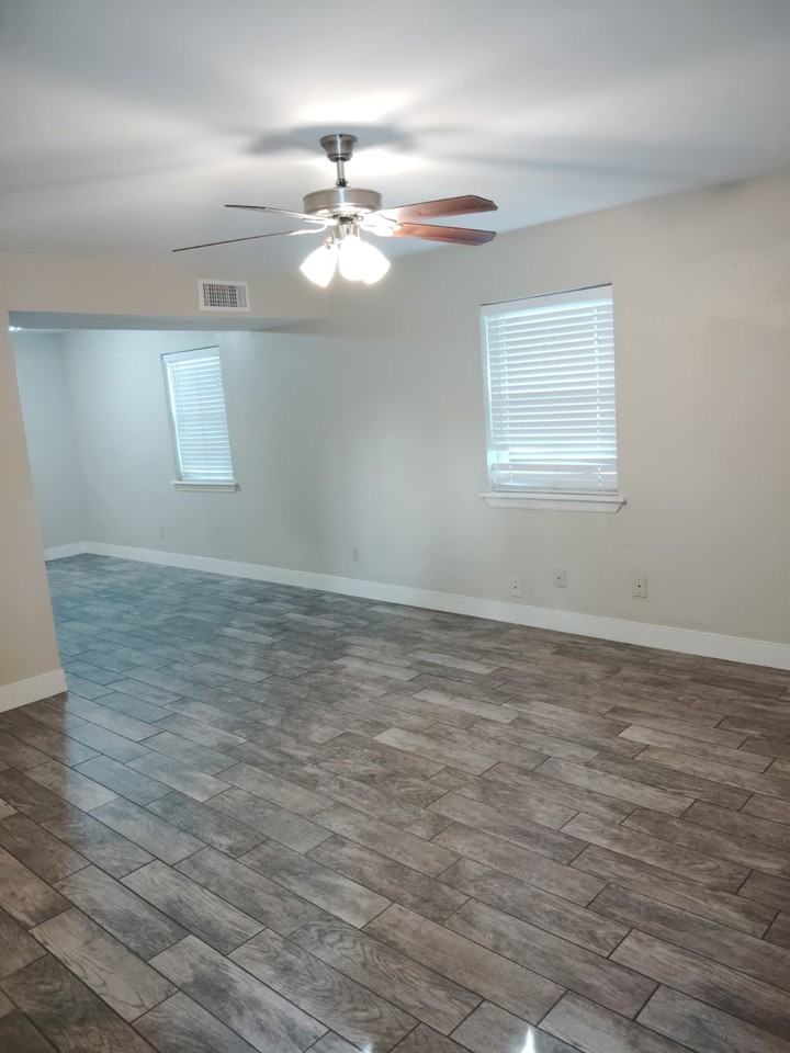 3604 Hawthorne Dr #1 - Photo 3 of 11