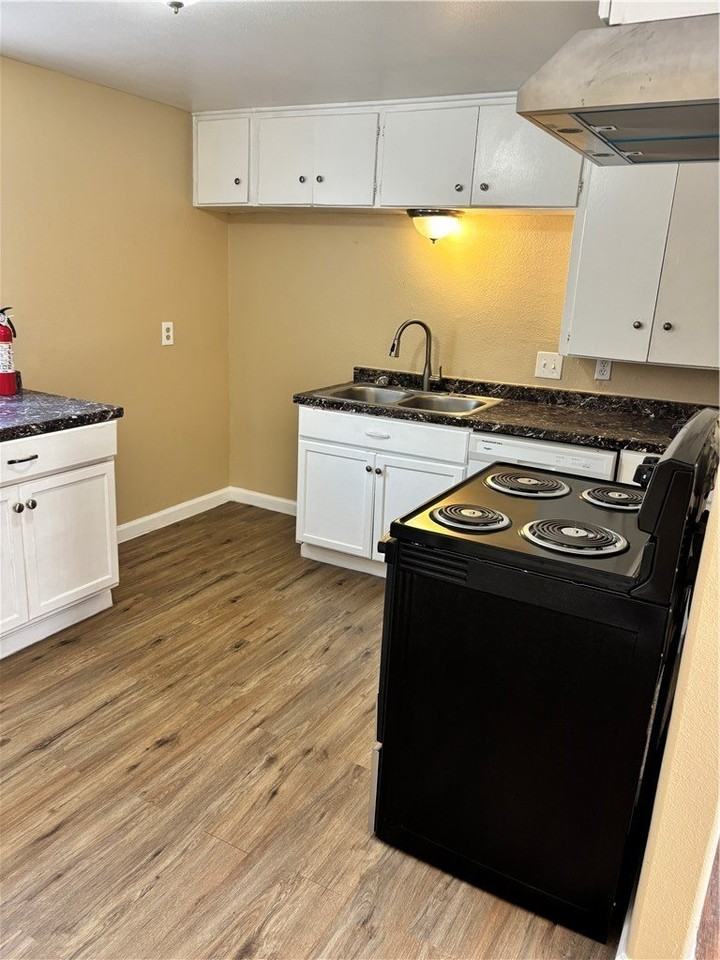 1011 Memorial Pkwy - Photo 3 of 13