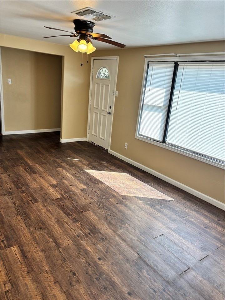 1011 Memorial Pkwy - Photo 5 of 13
