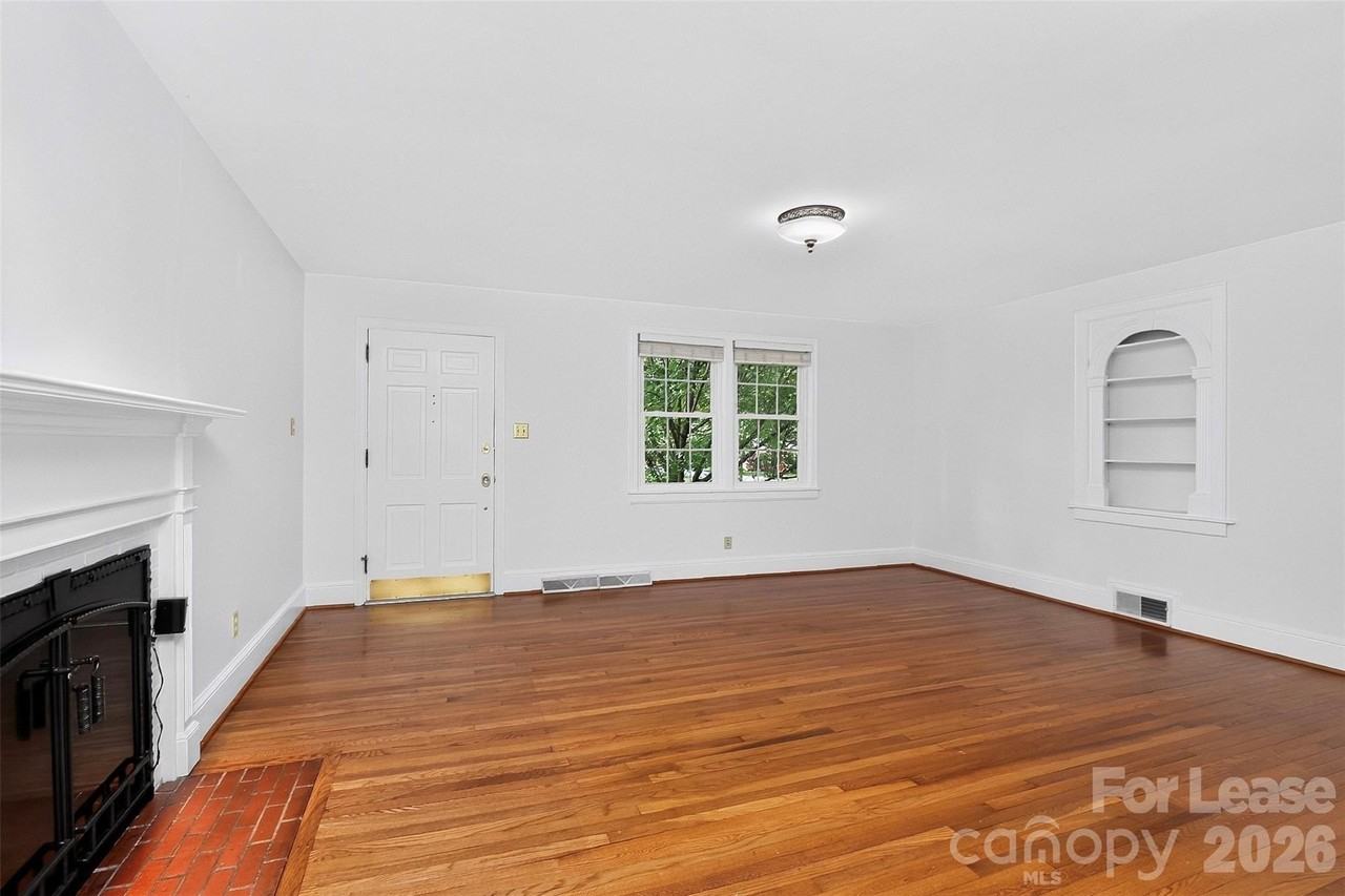 130 W Oak St - Photo 4 of 22