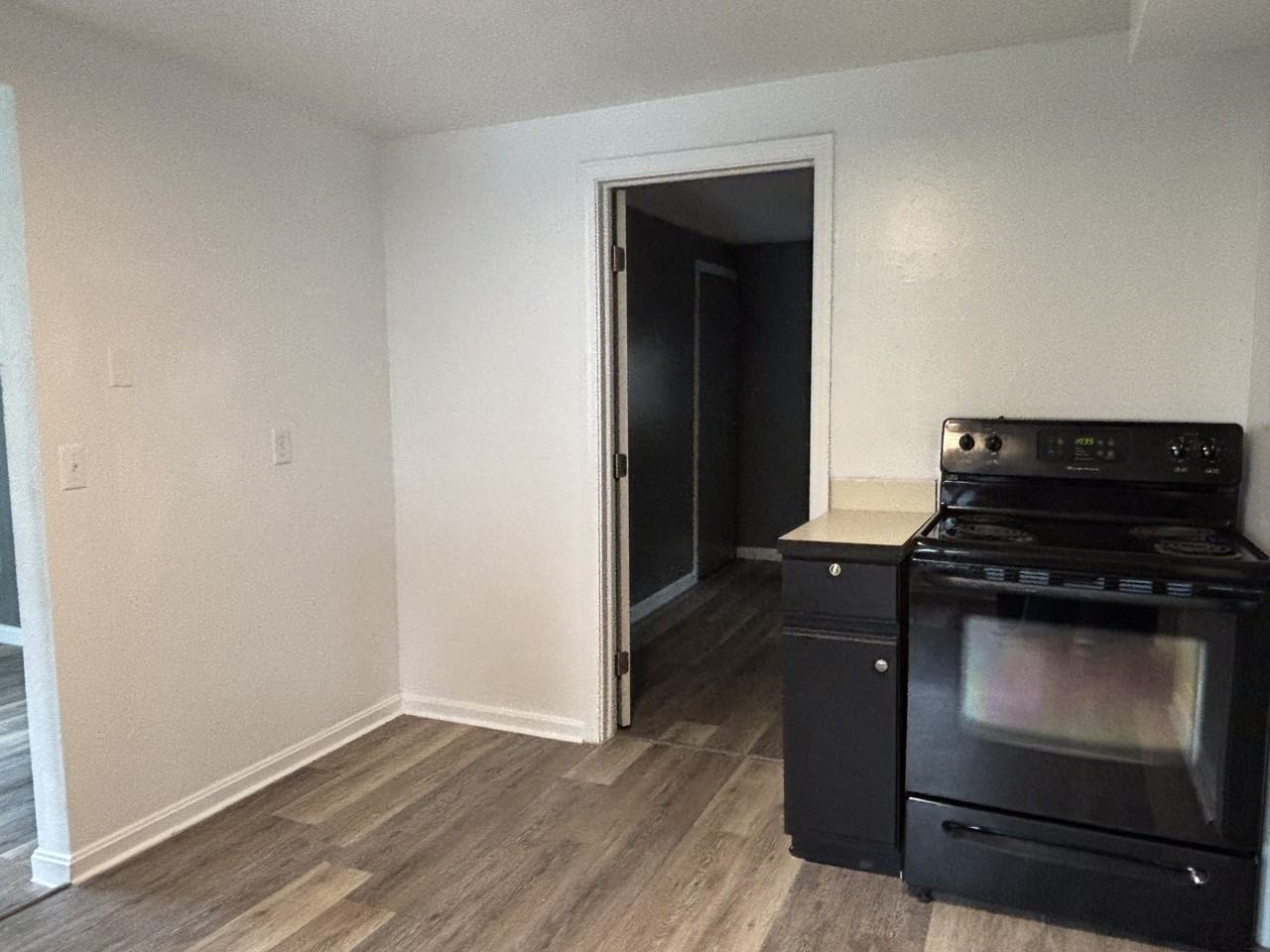 190 Meadowbrook Ave #1 - Photo 7 of 12
