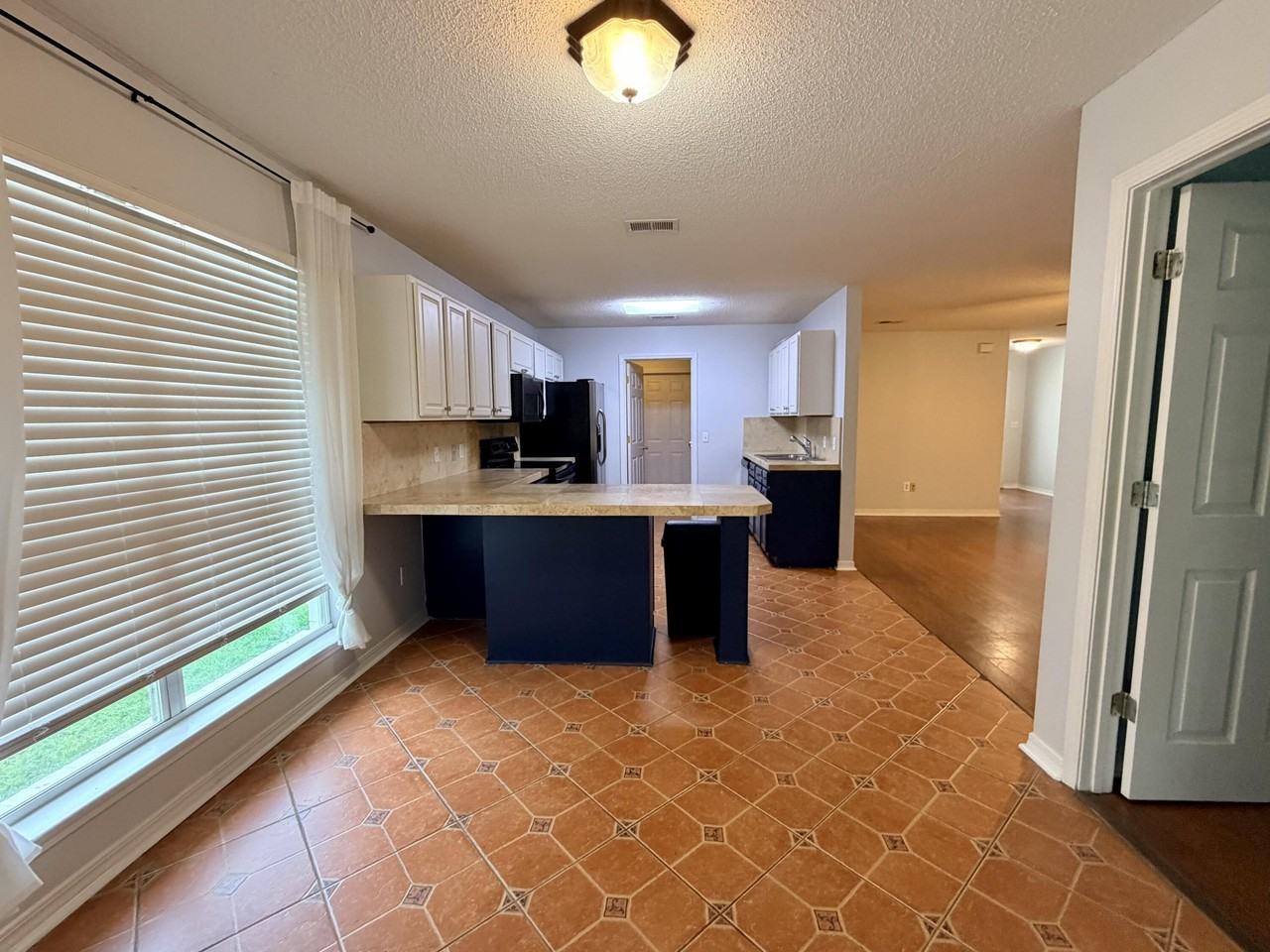109 Flamingo Dr - Photo 3 of 12