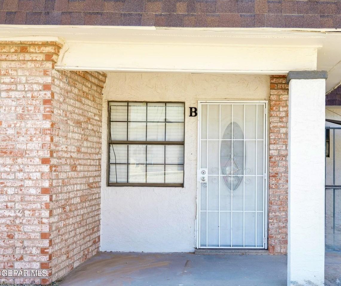 10818 Ivanhoe Dr #B - Photo 3 of 50