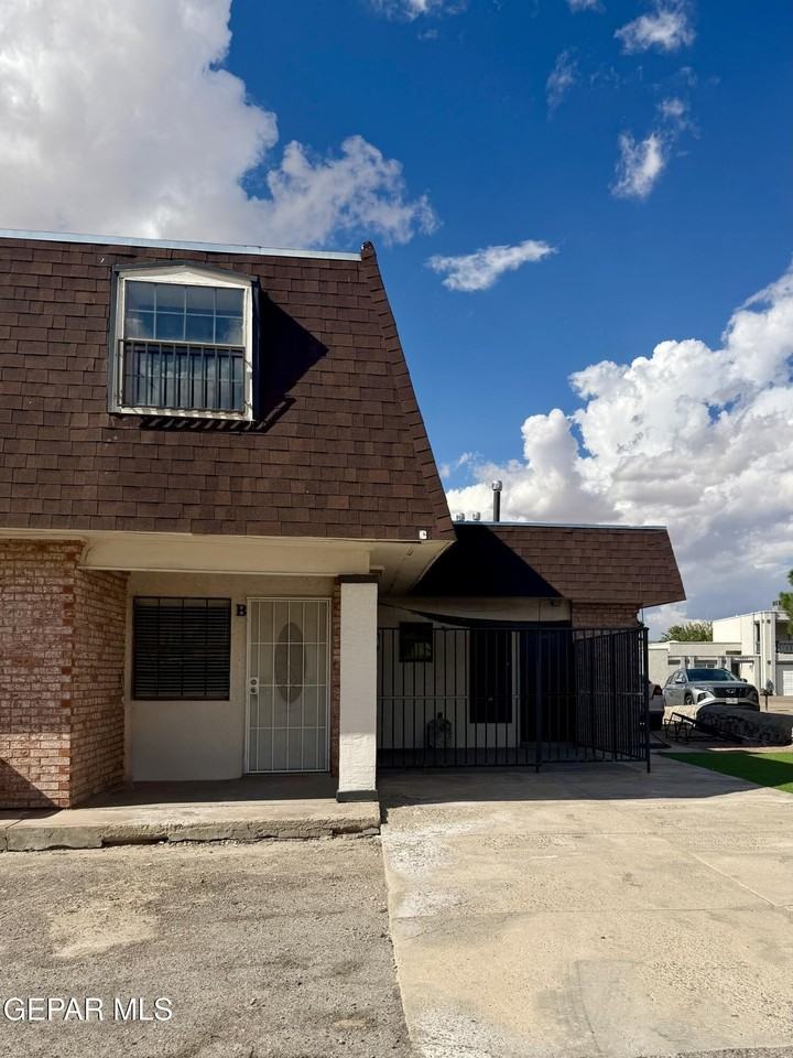 10818 Ivanhoe Dr #B - Photo 4 of 50