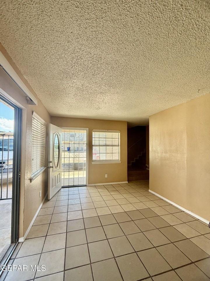 10818 Ivanhoe Dr #B - Photo 7 of 50
