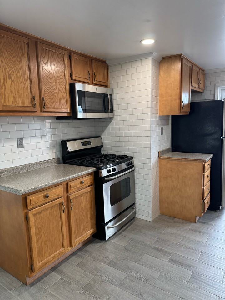 508 Albany St #2 - Photo 3 of 17