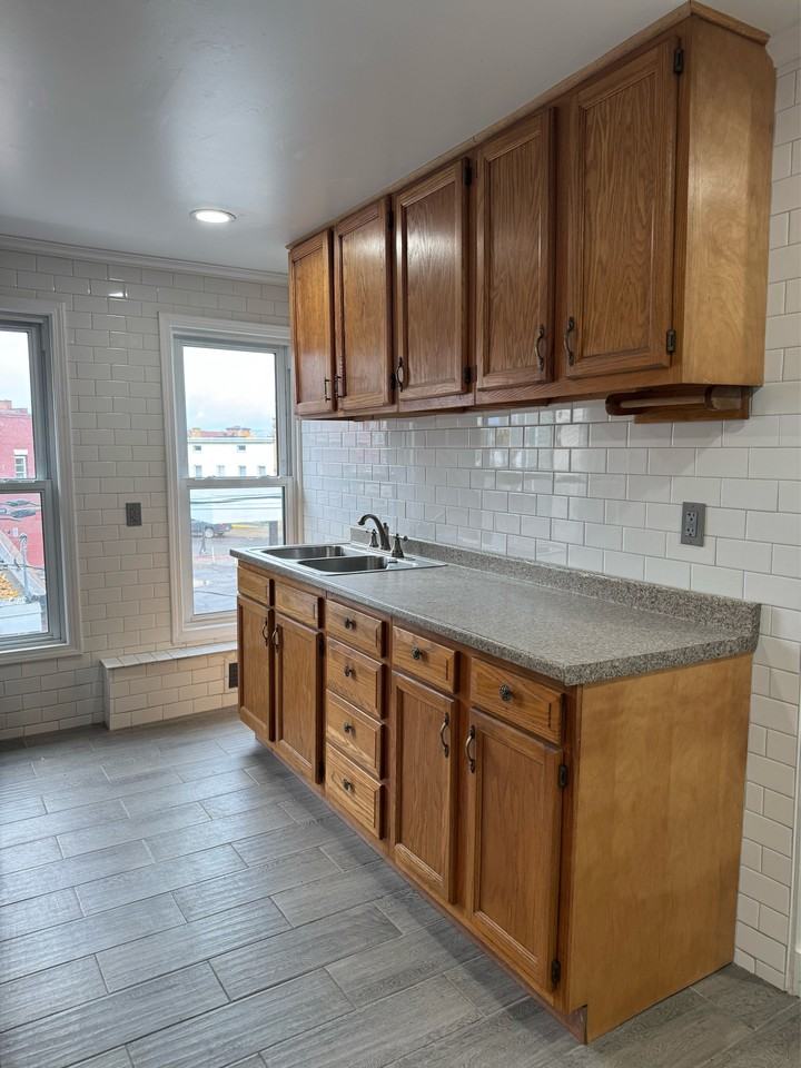 508 Albany St #2 - Photo 4 of 17