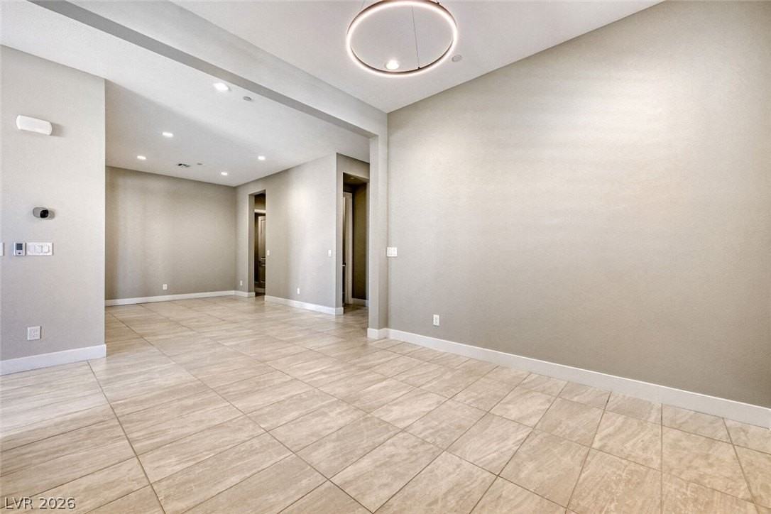 840 Watford Pl - Photo 3 of 34