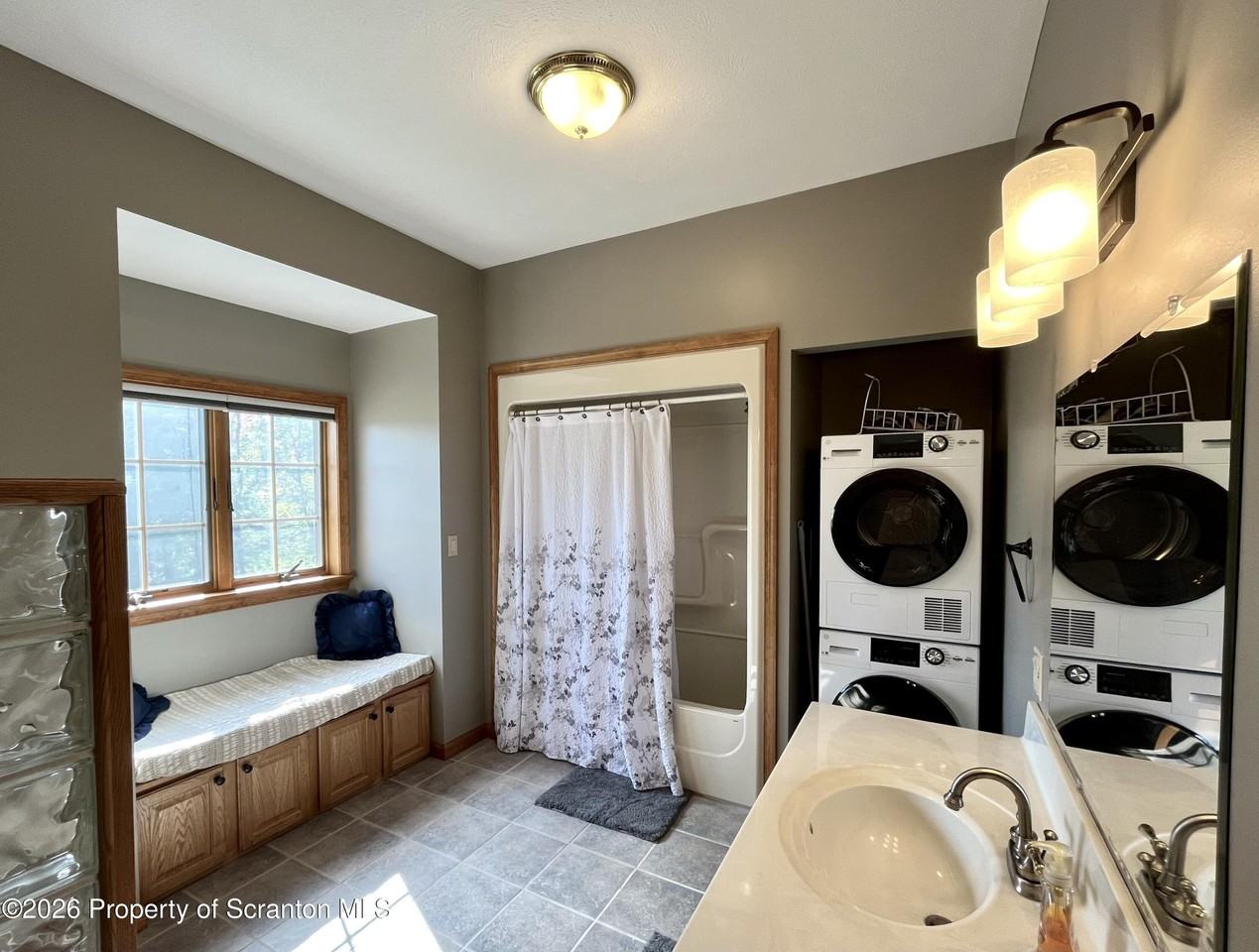 531 Easton Tpke #2ndFL202 - Photo 4 of 10