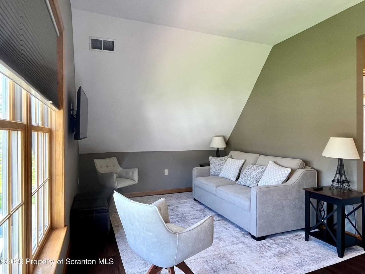 531 Easton Tpke #2ndFL202 - Photo 6 of 10