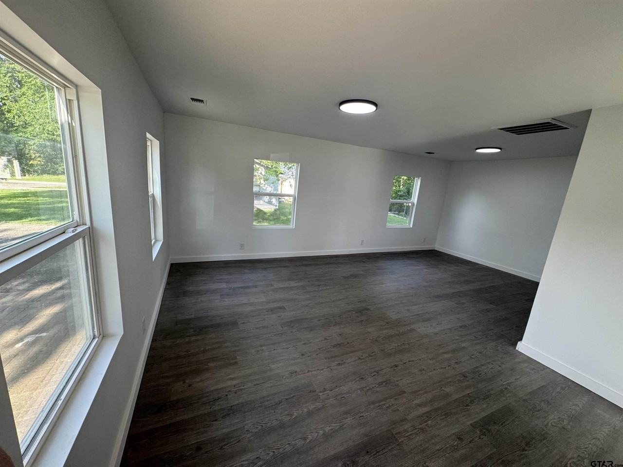 606 W Wolfe St - Photo 3 of 19